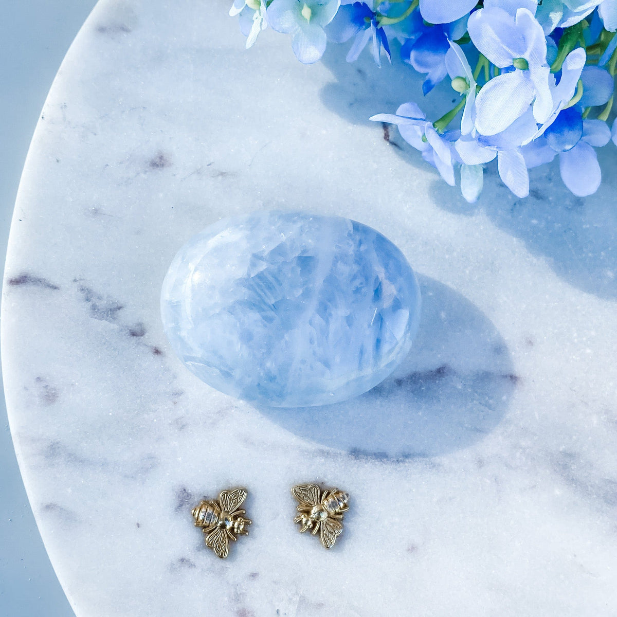 S1674 Blue calcite crystal palm stone palmstone 6cm large australia. Buy blue calcite palmstones australia. gemrox sydney 1