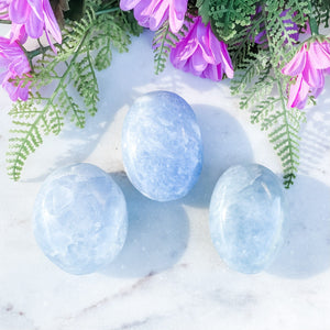 S1674 Blue calcite crystal palm stone palmstone 6cm large australia. Buy blue calcite palmstones australia. gemrox sydney 1