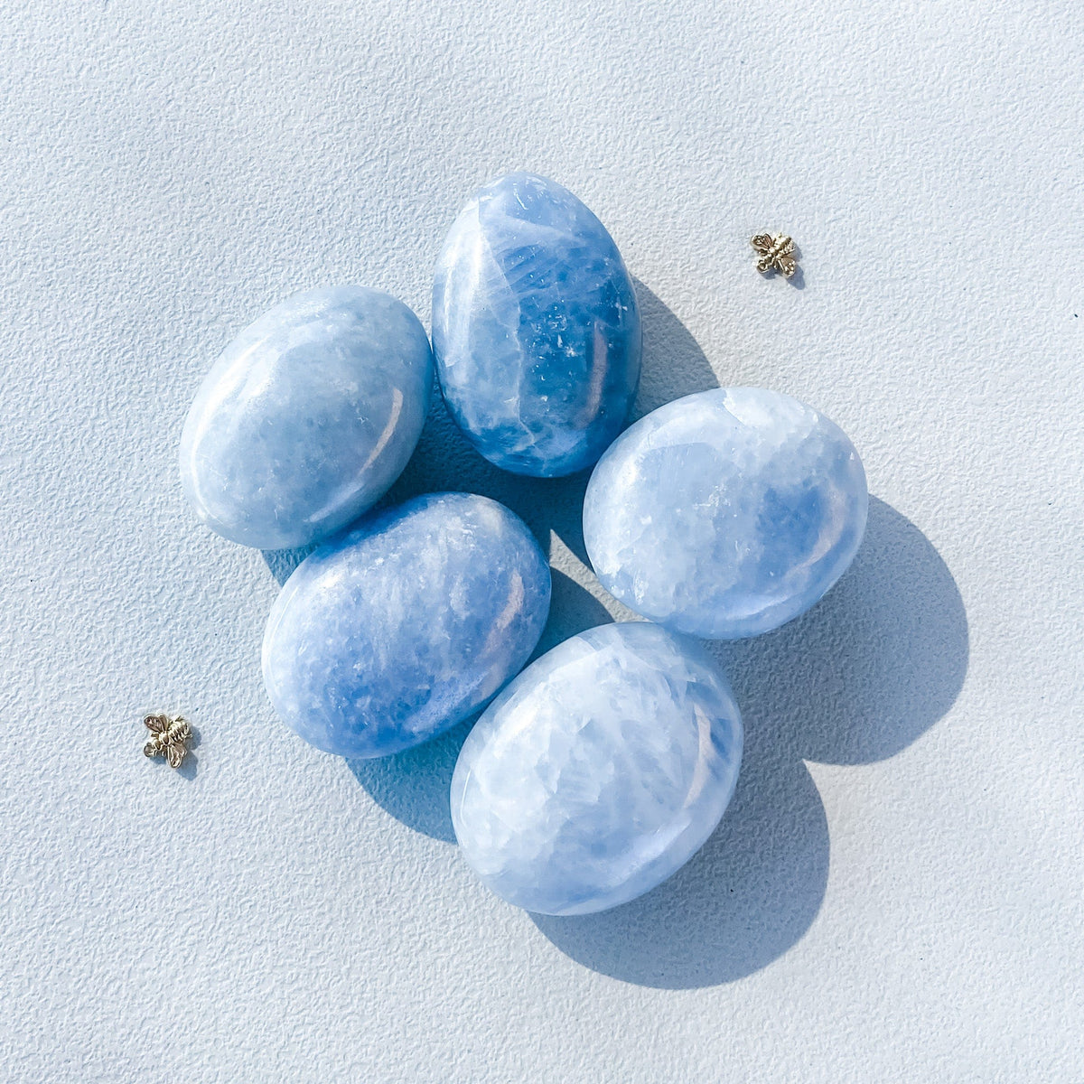 S1674 Blue calcite crystal palm stone palmstone 6cm large australia. Buy blue calcite palmstones australia. gemrox sydney 1