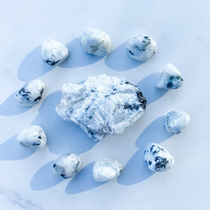 S1752 Moonstone rainbow crystal tumbled tumble stone 3cm australia.Buy moonstone crystals australia. gemrox sydney 1