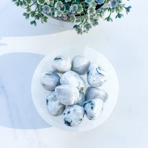 S1752 Moonstone rainbow crystal tumbled tumble stone 3cm australia.Buy moonstone crystals australia. gemrox sydney 1