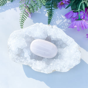 s1664 pink opal crystal palm stone palmstone worry stone meditation stone 5.5cm australia. buy pink opal palmstone australia.gemrox sydney 1