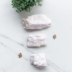 S1186 Kunzite crystal raw rough stone australia.Natural pink kunzite raw stone australia.Crystals australia .Gemrox sydney 1