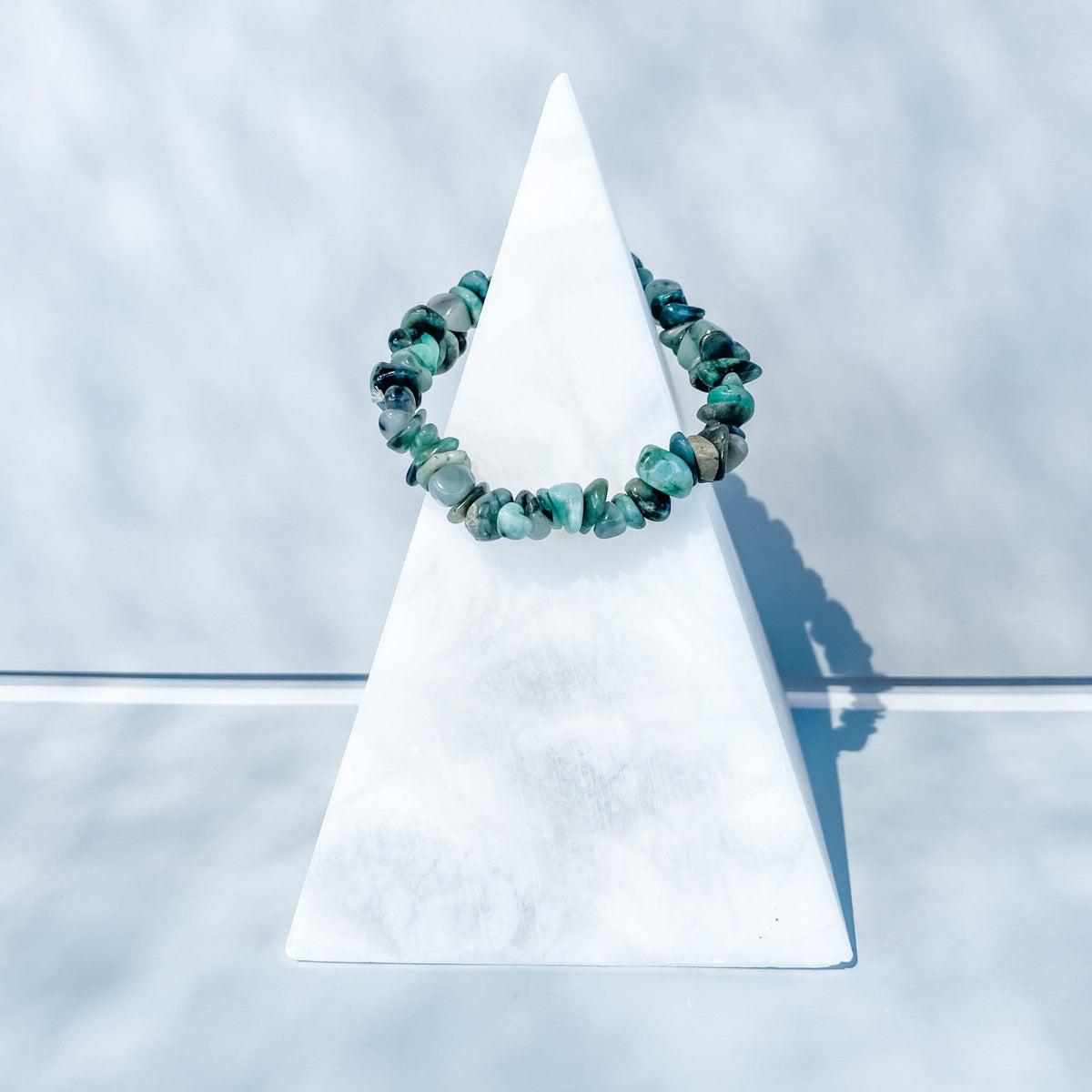 Emerald stone chip bracelet healing stretch australia