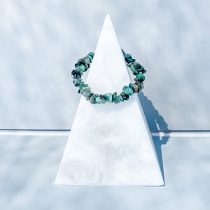 emerald gemstone crystal chip healing stretch bracelet australia gemrox