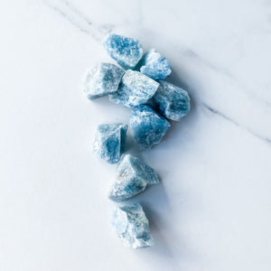 s1049 aquamarine crystal raw rough stone creamy blue crystals australia gemrox crystals sydney 1