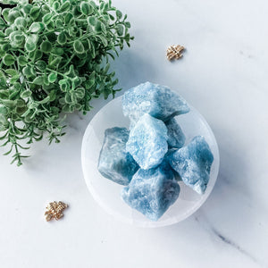 s1049 aquamarine crystal raw rough stone creamy blue crystals australia gemrox crystals sydney 1