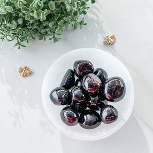 s1066 garnet crystal tumbled stone australia gemrox sydney crystals australia 1