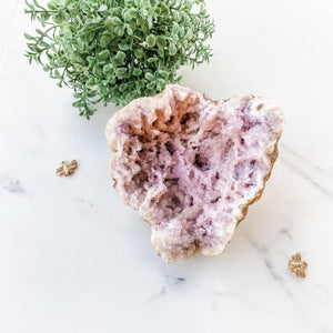 s1256 pink amethyst crystal cluster geode stone australia. amethyst pink geode australia.pink amethyst geode australia.crystals australia gemrox sydney 1