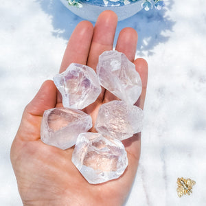 s1523 clear quartz crystal raw rough stone 4cm australia. clear quartz ethically sources raw stone australia. gemrox sydney 1