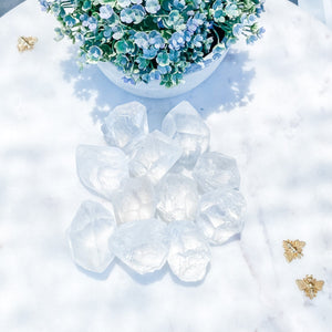 s1523 clear quartz crystal raw rough stone 4cm australia. clear quartz ethically sources raw stone australia. gemrox sydney 1