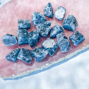 s1524 blue fluorite crystal raw rough stone 4cm australia. fluorite raw stone 3cm to 4cm australia. gemrox sydney 1