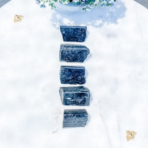 s1546 black tourmaline crystal pyramid shaped raw rough stone 4cm australia. tourmaline raw stone 4cm australia. gemrox sydney 1