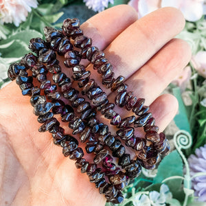 S1723 Garnet crystal chip stretch elastic healing chakra chip bracelet australia. garnet crystal jewellery australia. gemrox sydney 1