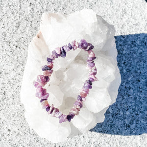 S1728 Lepidolite crystal chip stretch elastic healing chakra bracelet australia.Lepidolite bracelets jewellery australia. gemrox sydney 1