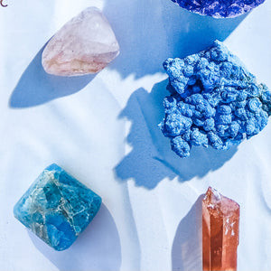 S1753 Dark Blue apatite crystal tumble tumbled stone 3cm australia. buy apatite blue crystals australia. gemrox sydney 1