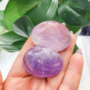 S1760 Amethyst crystal palm stone palmstones 4cm australia. buy amethyst worry meditation palm stone australia. gemrox sydney 1