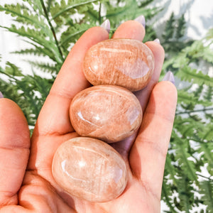 S1783 Peach moonstone crystal palm stone 4cm australia. moonstone palm stone 4cm worry stone meditation stone australia. gemrox sydney 1