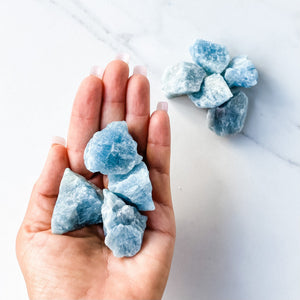 s1049 aquamarine crystal raw rough stone creamy blue crystals australia gemrox crystals sydney 1