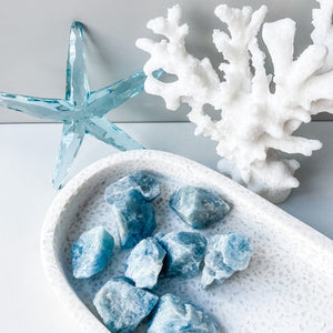 s1049 aquamarine crystal raw rough stone creamy blue crystals australia gemrox crystals sydney 1