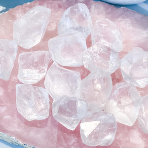 s1523 clear quartz crystal raw rough stone 4cm australia. clear quartz ethically sources raw stone australia. gemrox sydney 1