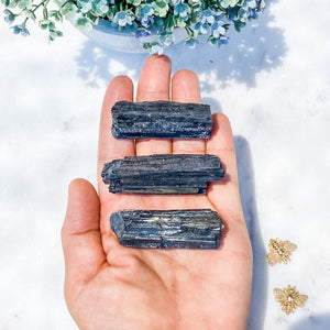 s1547 black tourmaline raw sticks logs stone 5cm australia. black tourmaline raw stone australia. gemrox sydney 1