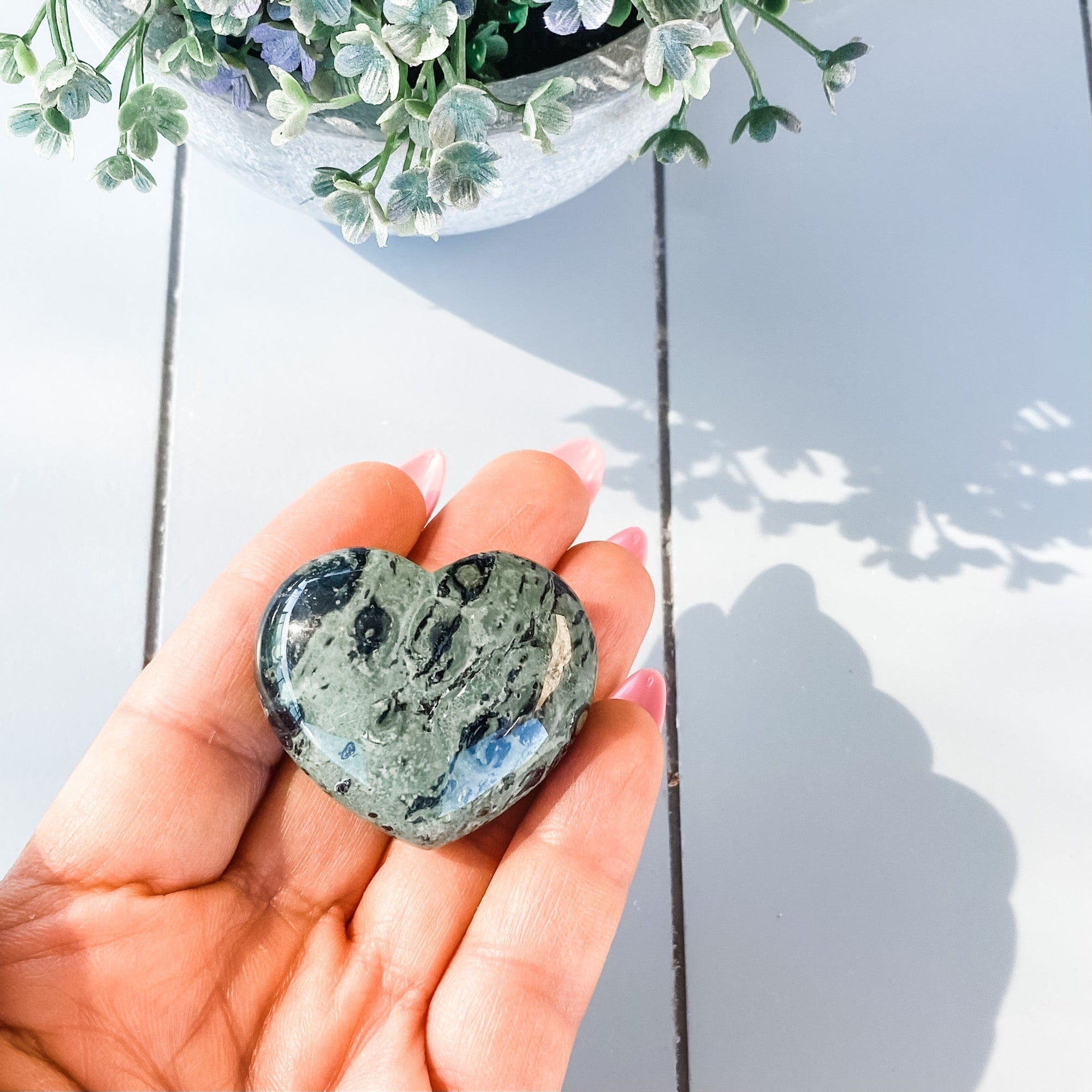 s1624 kambaba crystal heart shaped 4cm palm stone australia. kambaba heart stone australia. gemrox sydney 1