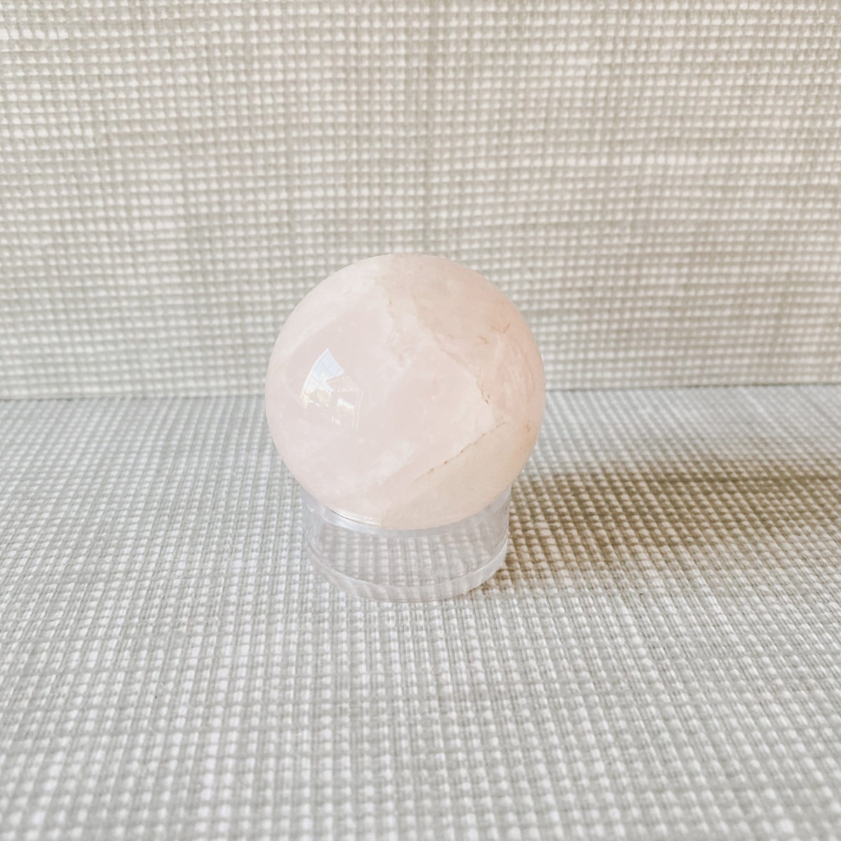 plastic crystal sphere ball egg display stand holder 